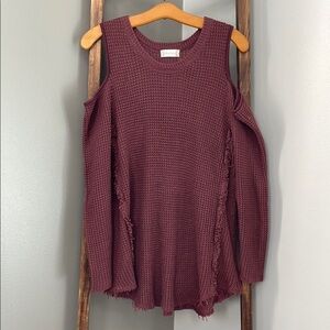 Altar’d state beautiful cold shoulder sweater!
Mauve color!!